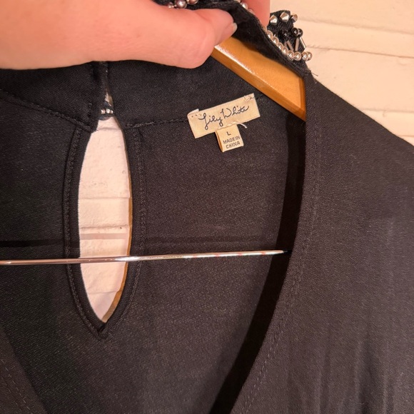 Lily White Black Long Sleeved Jeweled Choker Neckline Top, Women’s Size Large - Picture 5 of 9